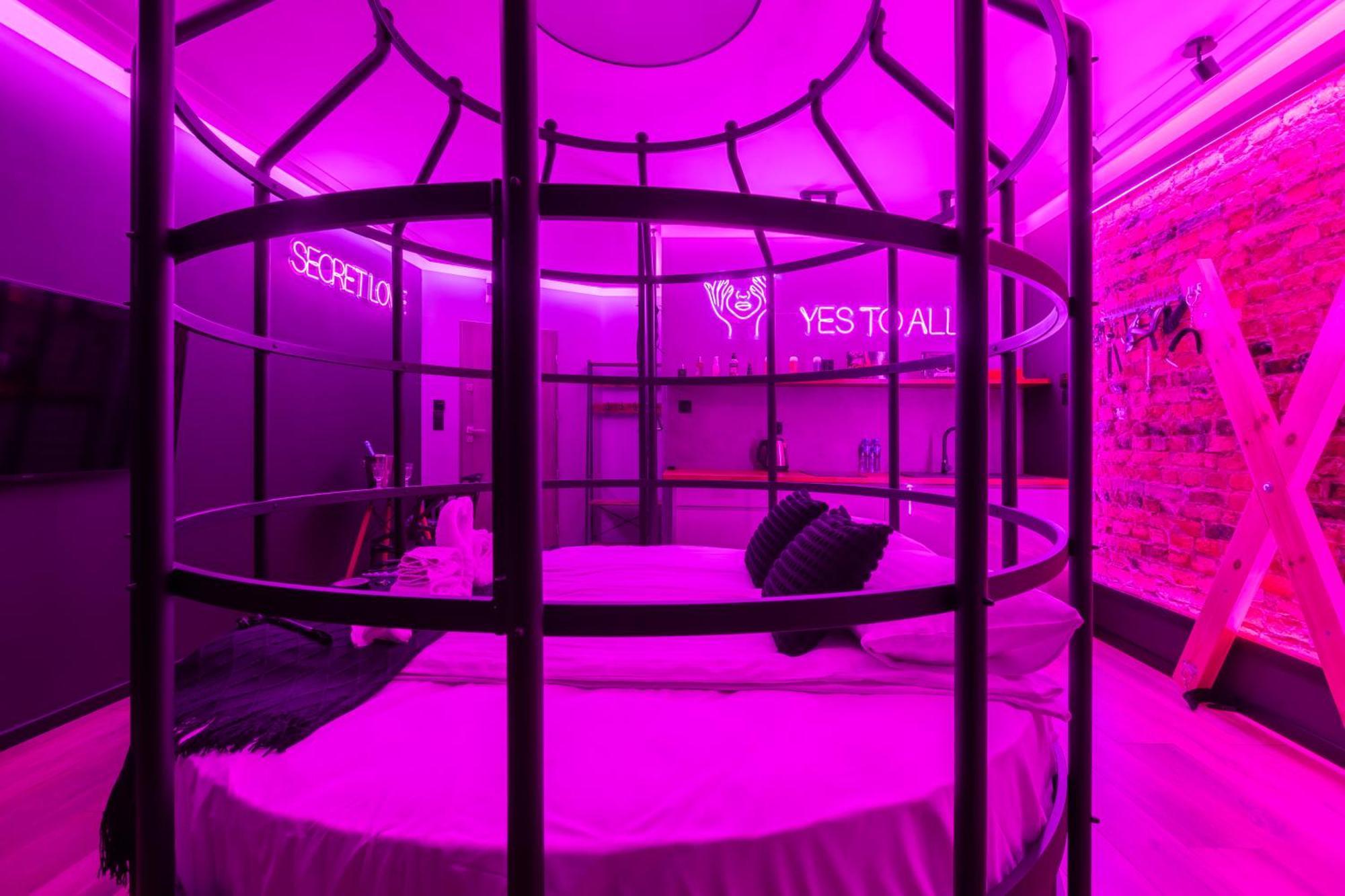 Secret Bdsm Apartment *